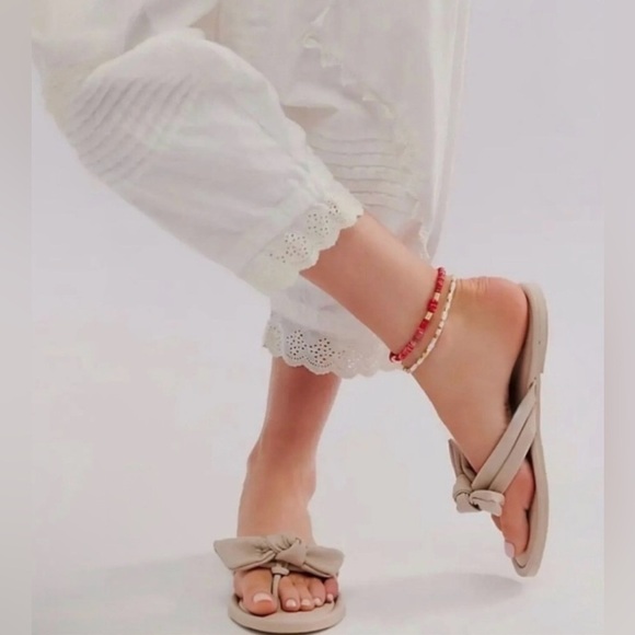 Free People Beige Bow Flip Flops - Picture 3 of 3